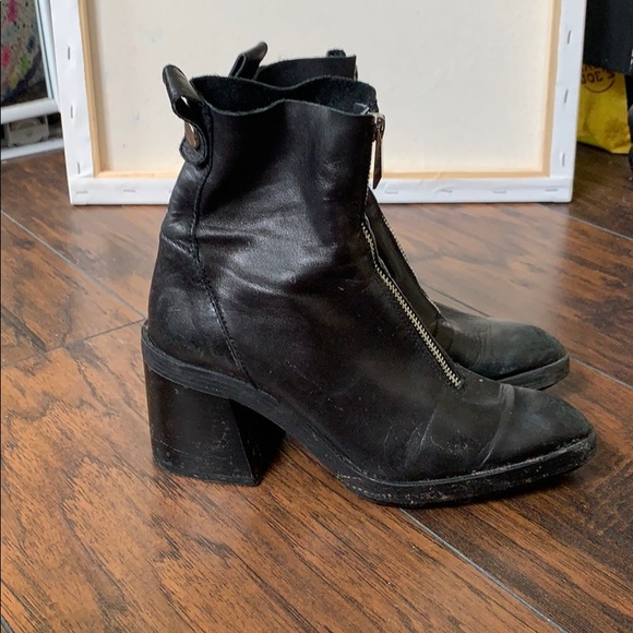 Healed ankle boots - Picture 2 of 5